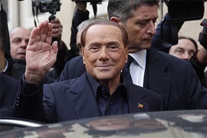Итальянка заплатила 70 тысяч евро за ужин бабушки с Берлускони