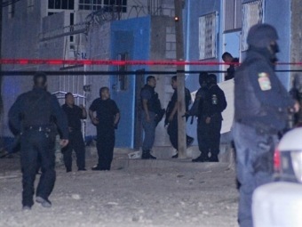 Напавшие с гранатами на бар в Мексике убили шесть и ранили 37 человек