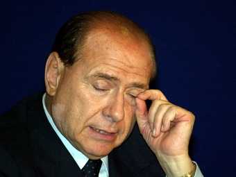 Берлускони пришлось ночевать на работе из-за террористов