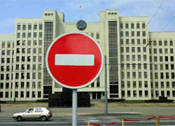 Европарламент призвал к целевым экономическим санкциям против режима