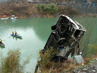 В Индии 17 паломников погибли в автокатастрофе