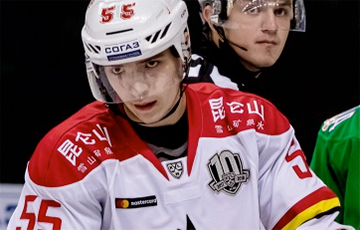 19-летний белорусский хоккеист забросил первую шайбу в КХЛ
