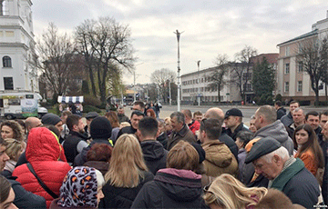 Брестчане прошли маршем по городу, скандируя «Нет заводу!»