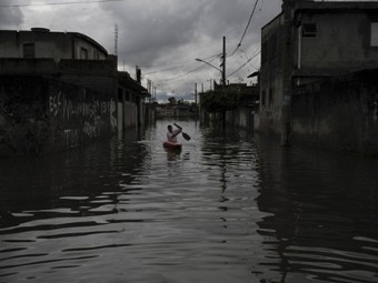 В пострадавший от наводнения бразильский город направлены войска