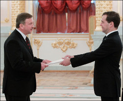 Кобяков и Медведев обсудили кризис в Беларуси и России