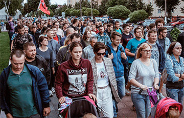 «Лукашенко, уходи»: как в Жодино прошло шествие бастующих работников БелАЗа