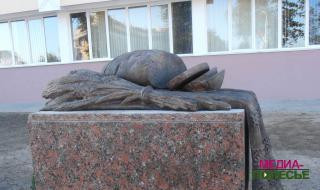 Памятник хлебу от «архитектора» Сумара появился в Пинске