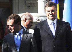 Янукович, Медведев и Лукашенко встретятся в Чернобыле