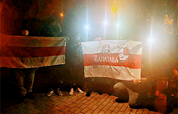 Гомельчане вышли на акцию протеста с новым революционным флагом