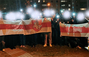 По всему Минску проходят вечерние акции протеста в поддержку бастующих