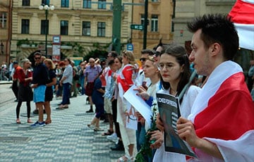 Беларусские студенты провели акцию в центре Праги