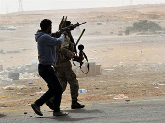 Противников Каддафи вытеснили из Рас-Лануфа