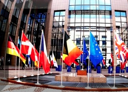 Совет ЕС одобрил санкции против украинских чиновников