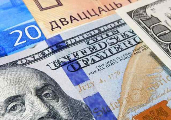Белорусский рубль сдал к доллару, евро и российскому рублю