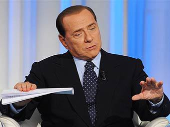 Почтовый самолет экстренно сел из-за пакета на имя Берлускони