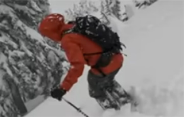 В США лыжник в горах чудом заметил и спас заживо погребенного под снегом сноубордиста