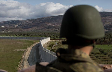 Турция стягивает дополнительные войска к сирийской границе