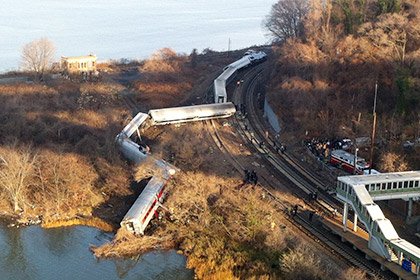 Машиниста разбившегося в Нью-Йорке поезда отстранили от работы