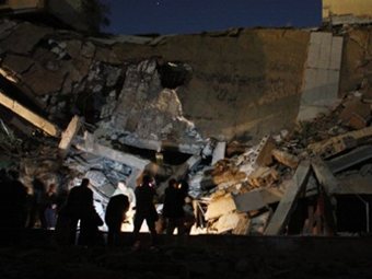 В Триполи полностью разрушено одно из зданий резиденции Каддафи