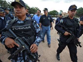 В Гондурасе полицейские напали на банк