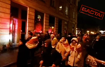 Белорусы Львова в новогоднюю ночь маршировали под бой барабанов
