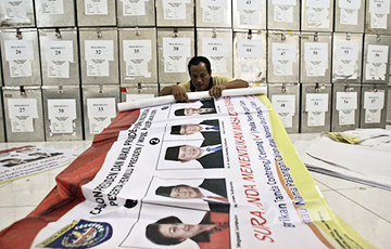 В Индонезии умерли почти 500 членов избирательных комиссий