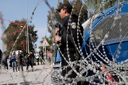 В Тунисе трое полицейских погибли в перестрелке с боевиками