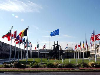 Страны НАТО договорились об эмбарго на поставки оружия в Ливию