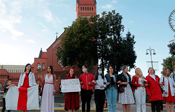 Фоторепортаж: Протест белорусских женщин возле Красного костела