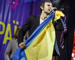 В прокуратуру и милицию поданы жалобы на запрет флагов Украины на концерте ОЕ