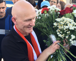 Алеся Беляцкого в Минске встречали десятки людей