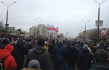 «Лукашенко в автозак!»: Минск вышел на Марш