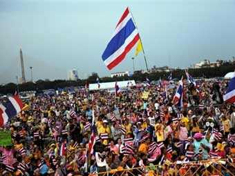"Желтые рубашки" потребовали ввести военное положение в Таиланде