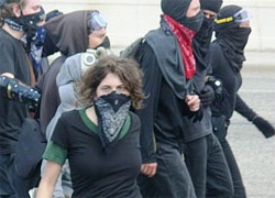 На концерте в ДК МТЗ арестовали около 100 анархистов