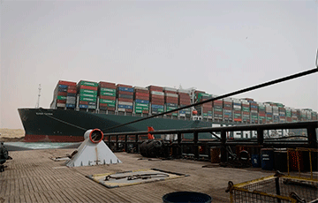 Руководство Суэцкого канала назвало причины ситуации с контейнеровозом Ever Given