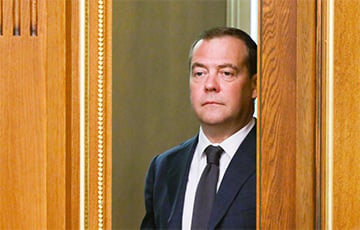 Медведев заголосил