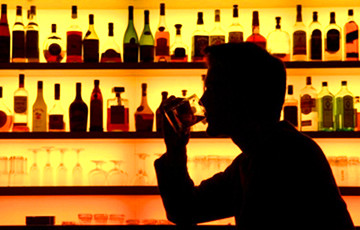 Чиновники хотят разрешить белорусам приходить в кафе со своим алкоголем