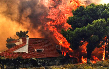 Белорусы о пожаре в Афинах: Для греков это трагедия