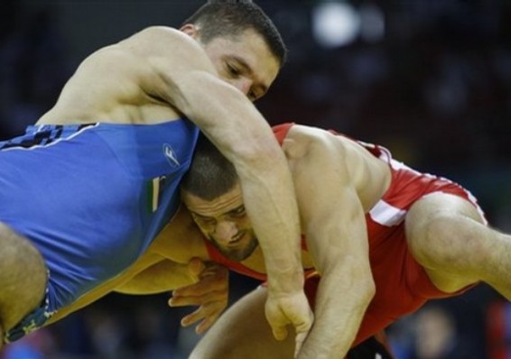 Беларусь получила серебряную олимпийскую медаль из-за дисквалификации узбекского спортсмена