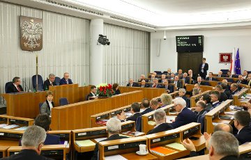 Сенат Польши утвердил закон о Конституционном суде