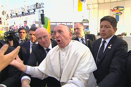 Папа Франциск в Мексике разозлился на ретивого поклонника