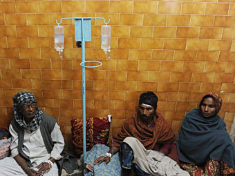 Число погибших от самогона в Индии достигло 167 человек