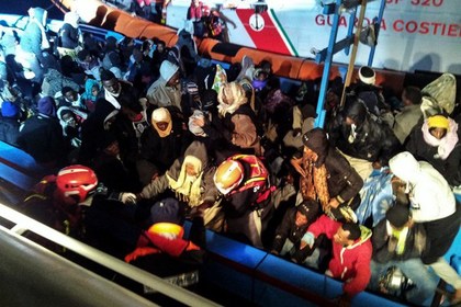 На лодке у берегов Италии нашли тела 30 нелегалов
