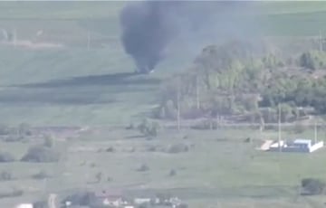 В Харьковской области бойцы ВСУ эффектно сожгли московитский вертолет Ка-52 «Аллигатор»
