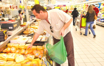 Франция заставила супермаркеты отдавать еду бедным