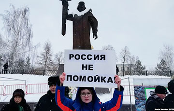 «Весь мусор – в Москву»: регионы вышли на митинги против российской власти