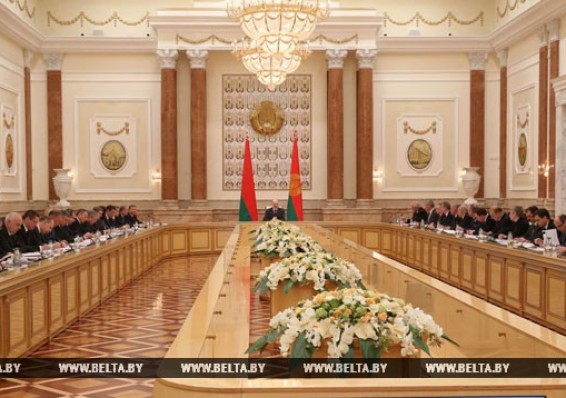 Лукашенко потребовал от правительства «сгруппироваться», иначе стоит ждать кадровых решений