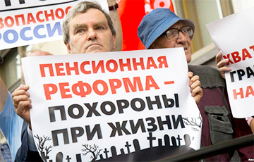 «Долой узурпатора!»: в Сибири протестующие оттеснили полицию с улиц