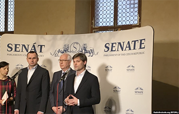 Олег Сенцов в Сенате Чехии: Путин ‒ преступник