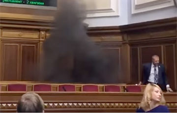 В Верховной Раде Украины депутат зажег дымовую шашку